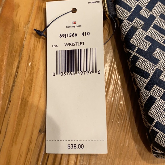 NEW Tommy Hilfiger Wristlet - Picture 5 of 7